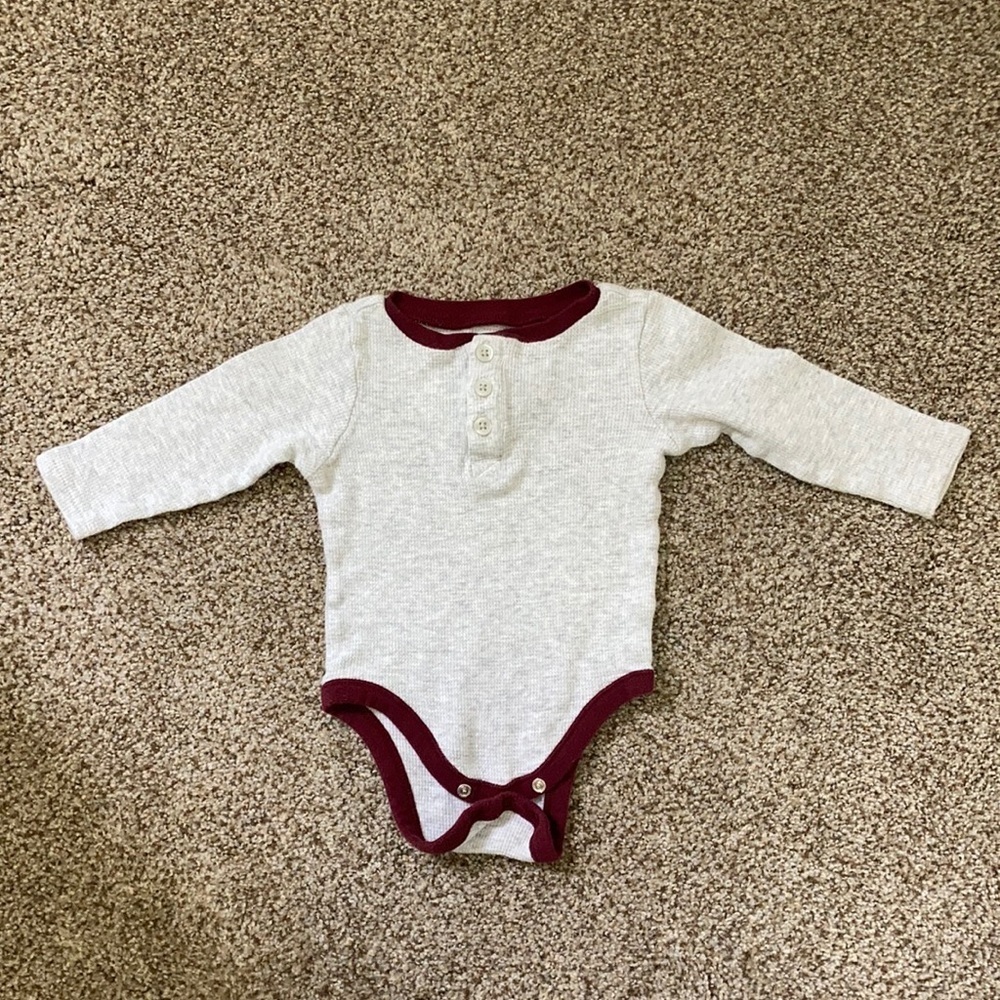 Old Navy Baby Boy Long Sleeve Bodysuit Size 12-18 months